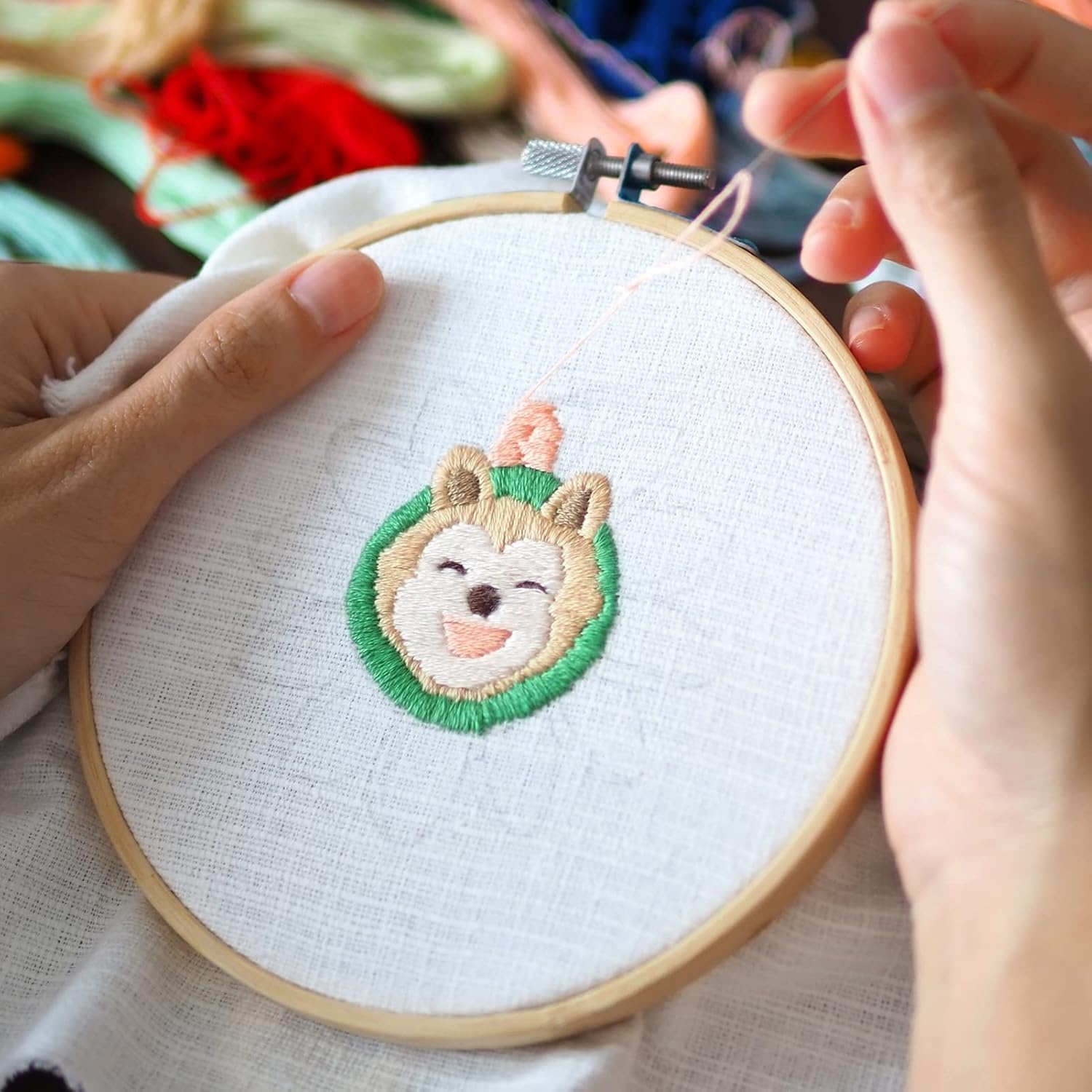 Caydo 24 Pieces 5 Inch Embroidery Hoops Bulk, Cross Stitch Hoop Embroidery Frame for Art Craft Handy Sewing and Christmas Wall Decoration(5 Inch)